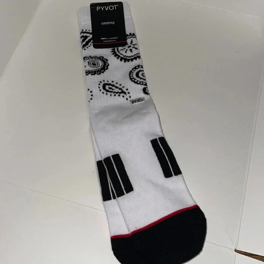 Pyvot nwt paisley